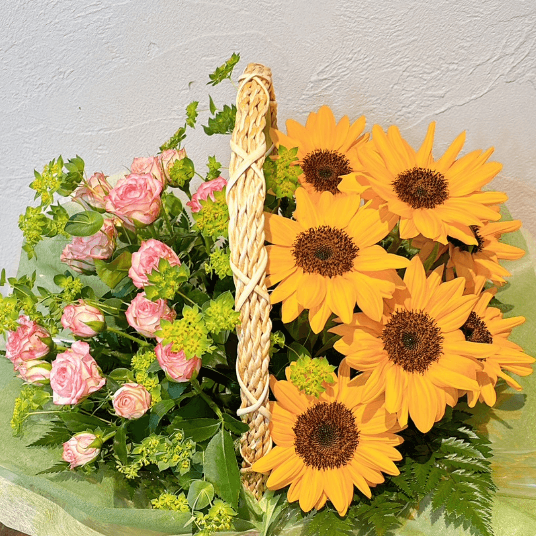 【クール便でお届け】 ひまわりのアレンジメント 誕生日 結婚 記念日 お祝 開店祝い 開業祝い メッセージカード付